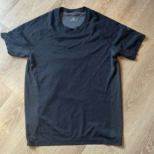 Men’s Large Black Fabletics Workout Tshirt Performance